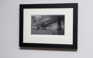 A beautiful photo of Scotland titled "Forth Bridge". In limited edition. Print on high-quality paper. In a black brushed wooden frame